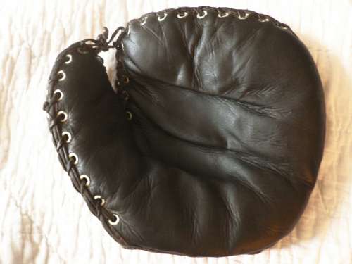 Spalding White Grommet Basemitt Front